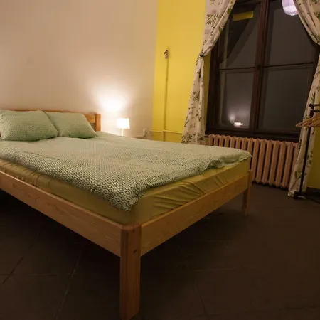 Locomotive Hostel Vratislav